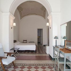 Camera con letto king size